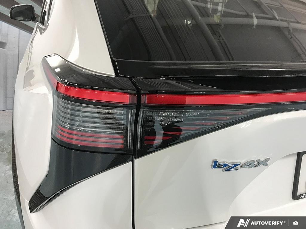 2025 Toyota bZ4X S2501170 | XLE Wind Chill Pearl with Black Roof Edmonton - photo #9