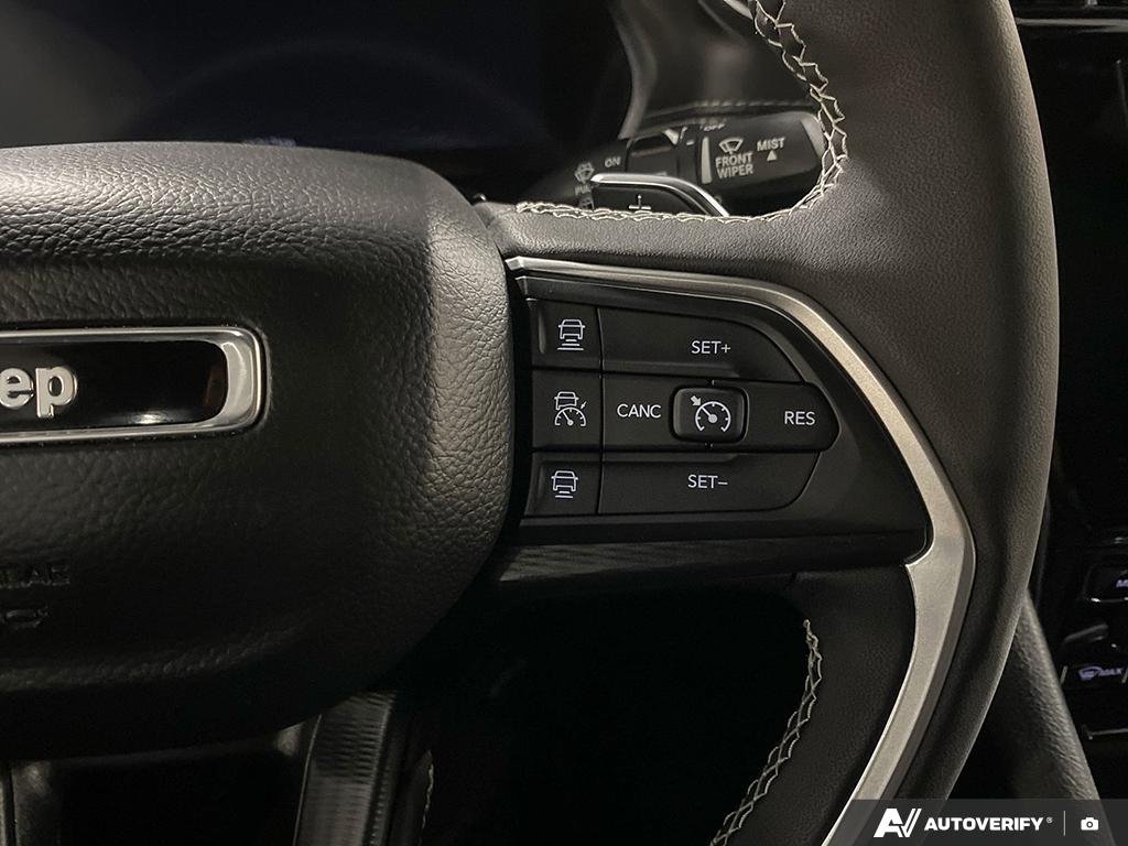 2025 Jeep Grand Cherokee L 2601863A | Altitude Black Edmonton - photo #14