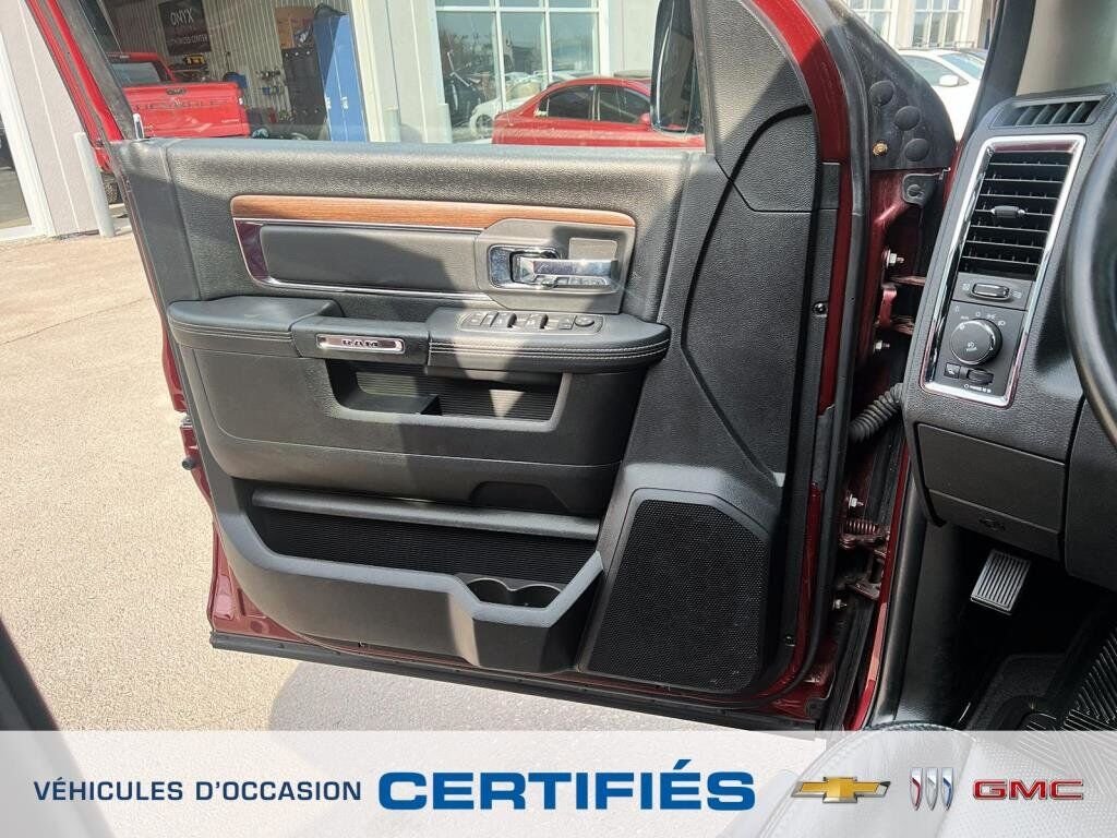 2017 Ram 2500 VIN 3C6UR5FJ9HG555161 Red Chicoutimi - photo #10