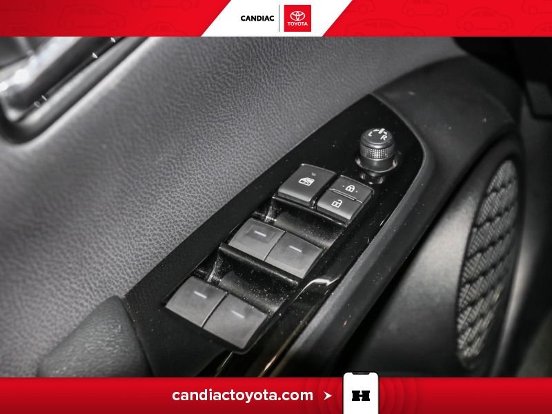2019 Toyota Prius Red Saint-Eustache - photo #21