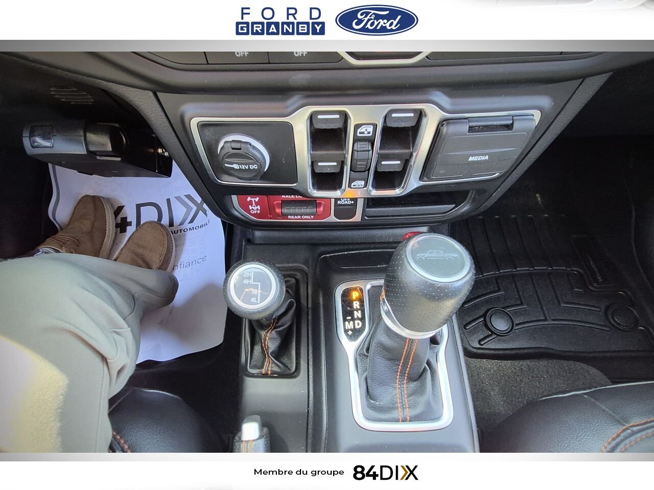 Jeep Gladiator 2023 Blanc Granby - photo #25