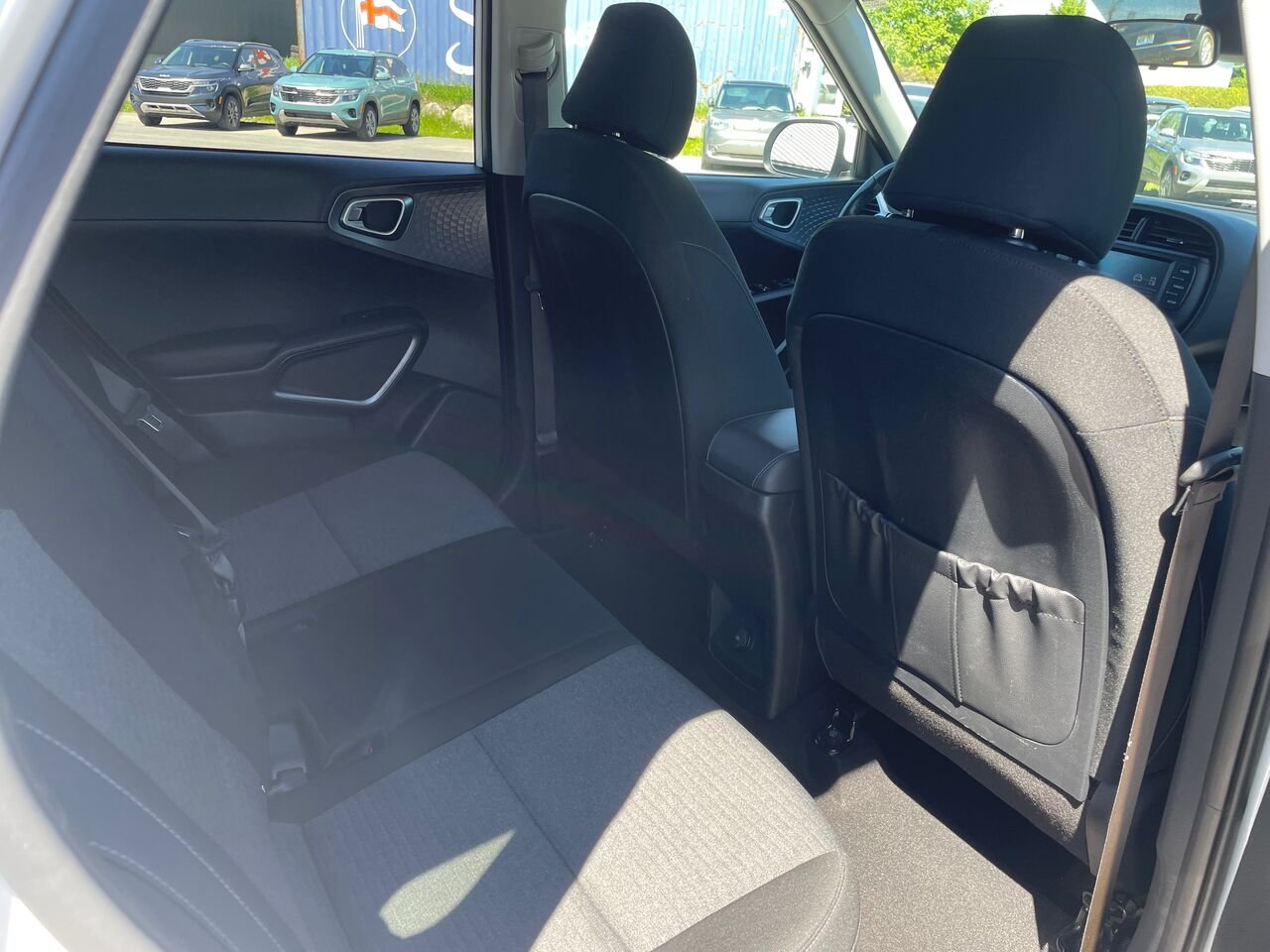 2022 Kia Soul White Nantes - photo #6
