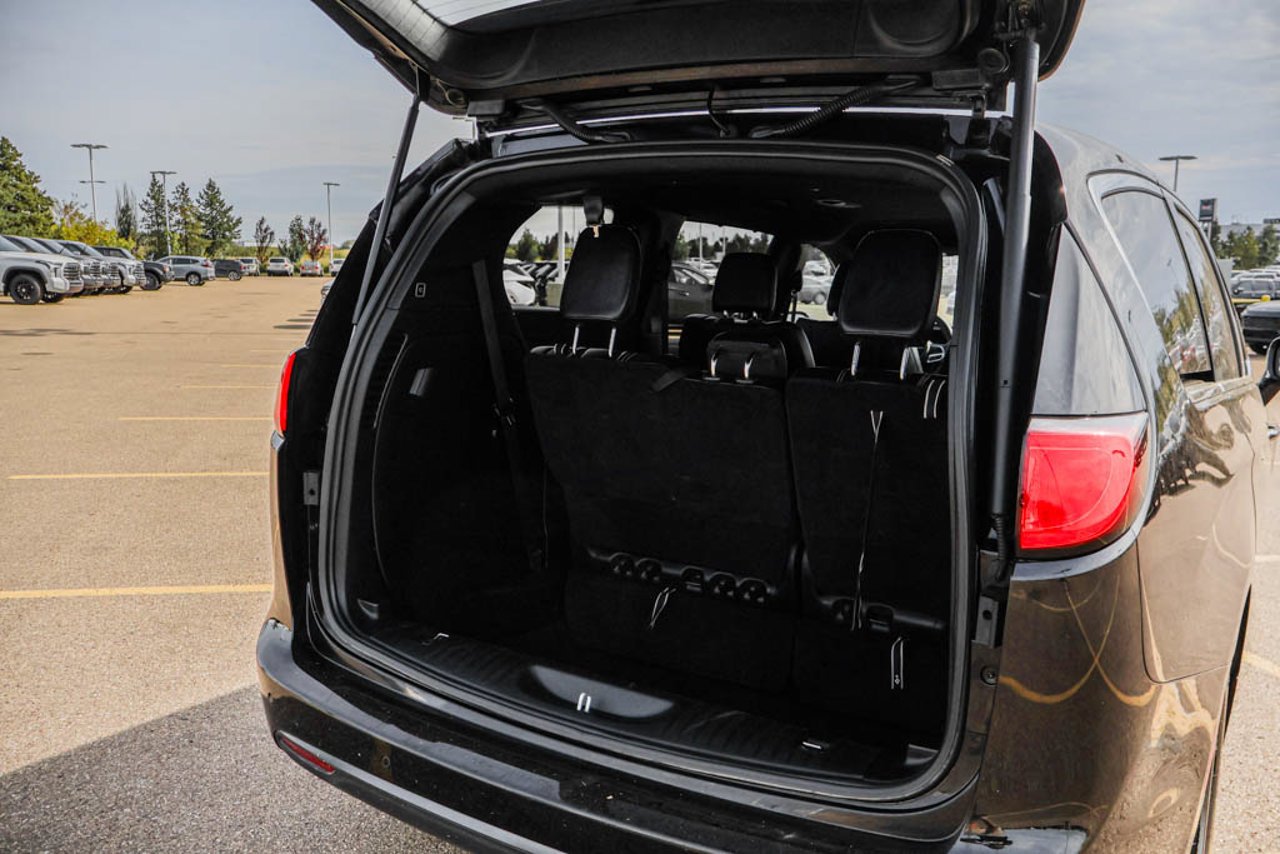 2025 Chrysler Grand Caravan SXT 2WD Black Sherwood Park - photo #7