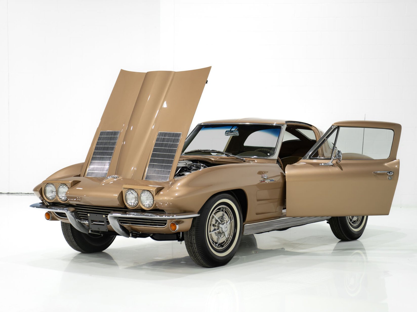 Chevrolet Corvette Fuel Injection Moteur Matching 327 à injection développant 360 chevaux | PRICE IN USD 1963 Beige Montréal - photo #35
