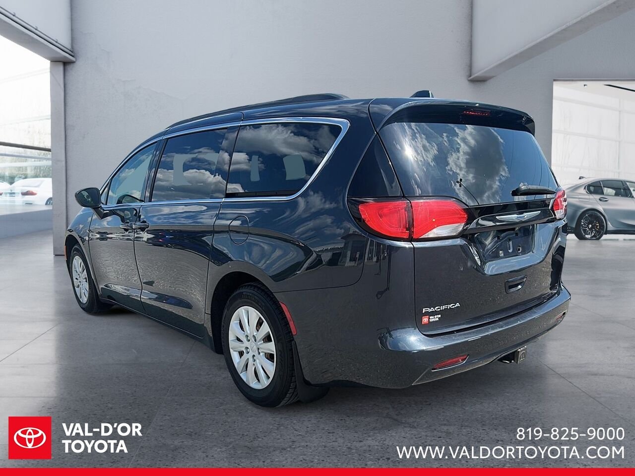 2019 Chrysler Pacifica LX 2RM Silver Val-d'Or - photo #3