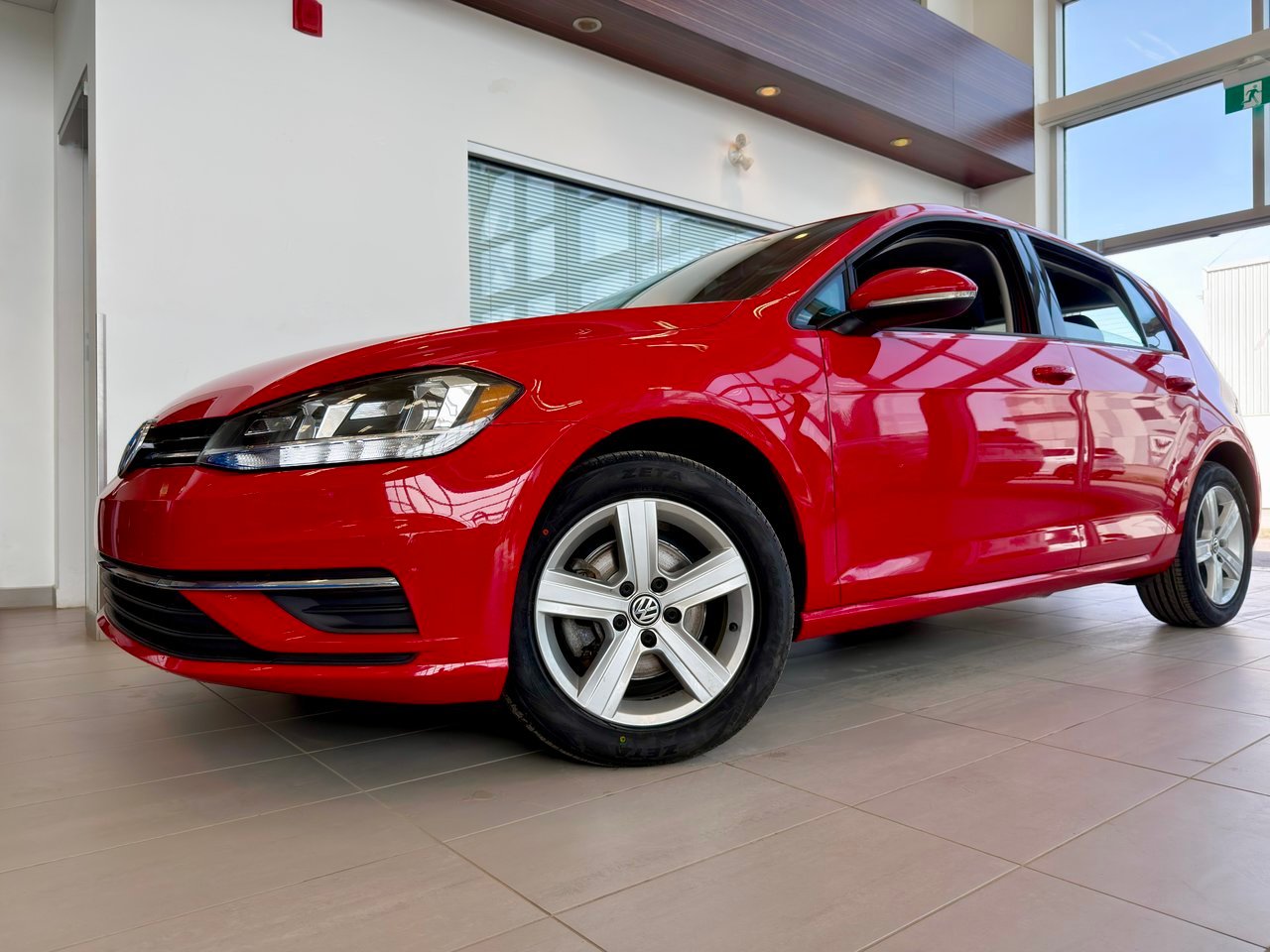 2021 Volkswagen Golf Red Notre-Dame-des-Prairies - photo #2
