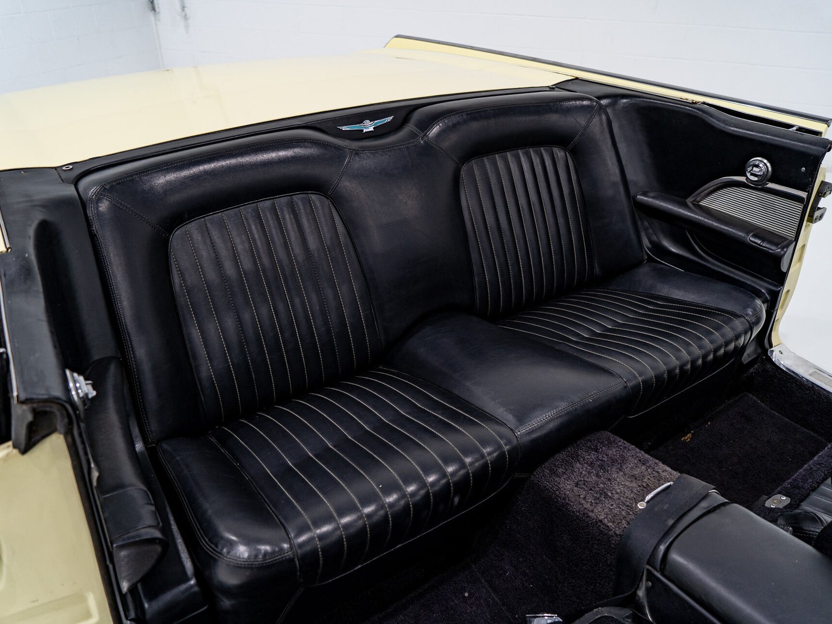 Ford Thunderbird Beautifully Presented From Older Restoration with original bill of sale 1962 Jaune Montréal - photo #80