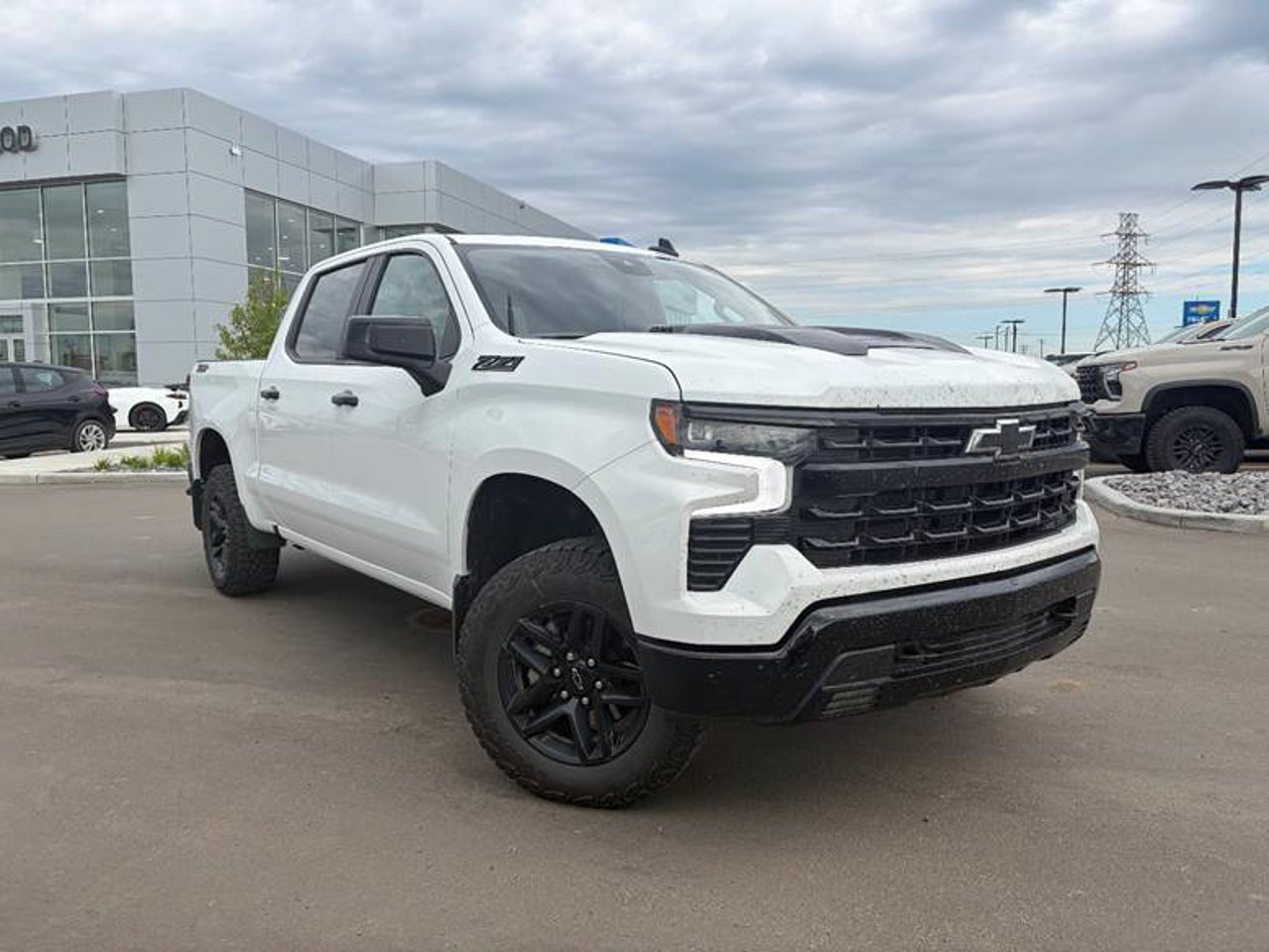 2025 Chevrolet Silverado 1500 4WD Crew Cab 147 LT Trail Boss White Sherwood Park - photo #1