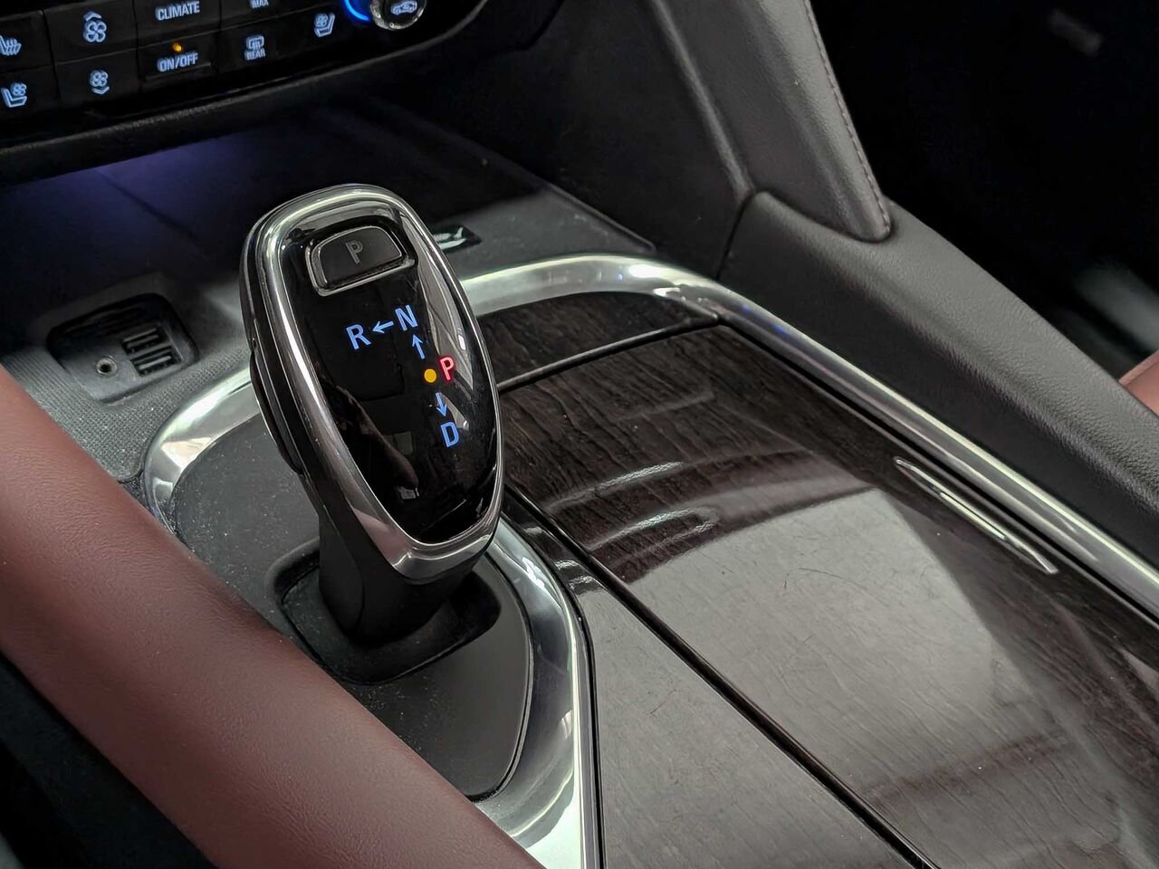 BUICK ENCLAVE AVENIR AWD 7 Places Toit Ouvrant 5000lbs Capacité Remorquage 2020 Blanc Sherbrooke - photo #20