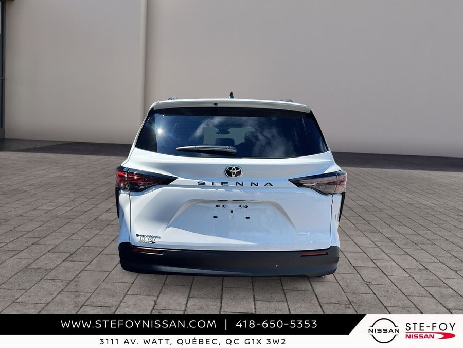 2026 Toyota Sienna LE 8 PASSAGERS 2026 White