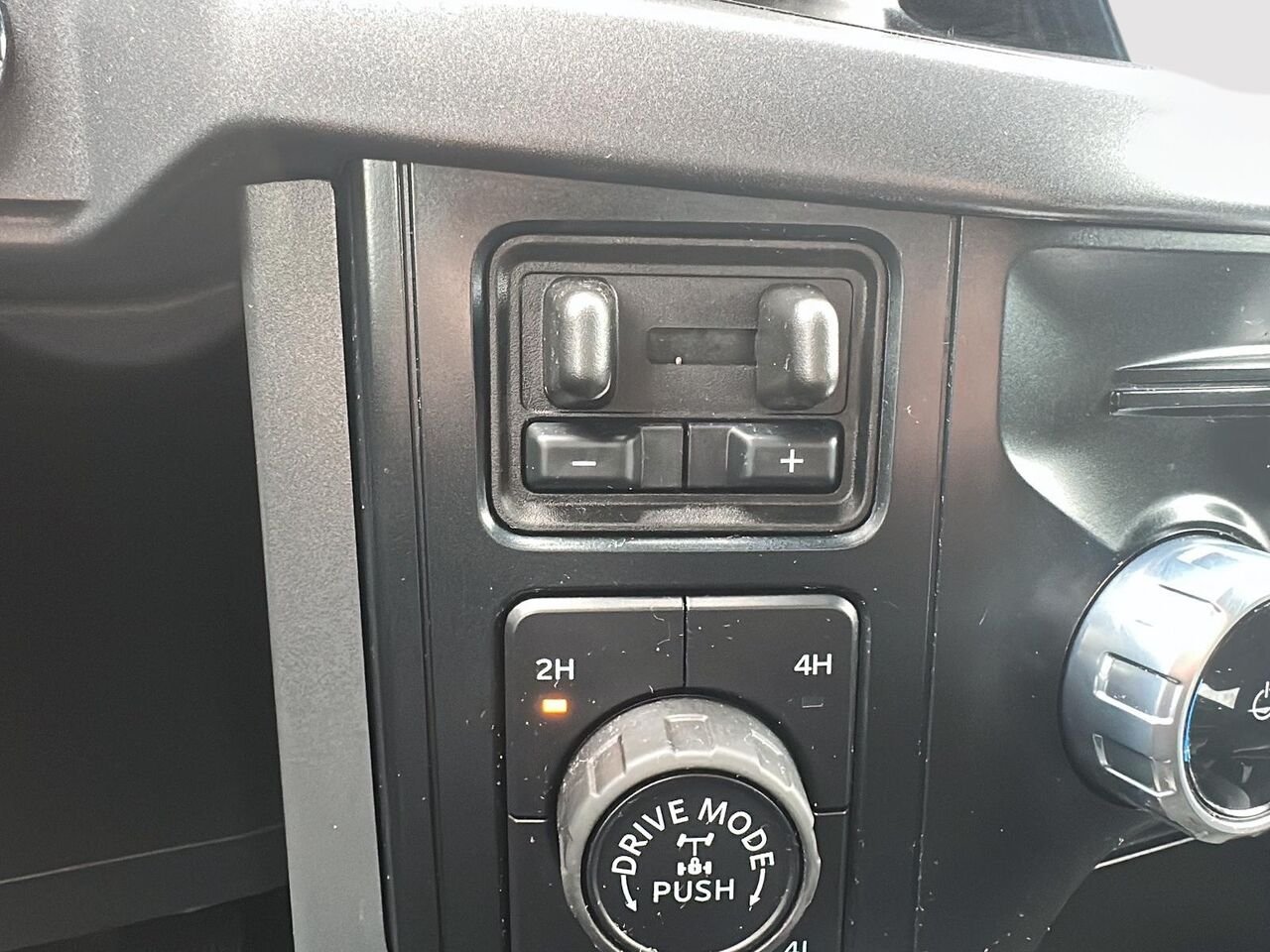 2025 Ford F-150 Grey Rouyn-Noranda - photo #18