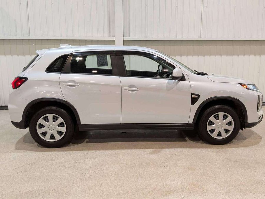 2023 Mitsubishi RVR White