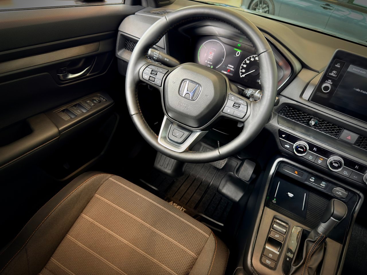 2026 Honda CR-V Hybrid Black Notre-Dame-des-Prairies - photo #19