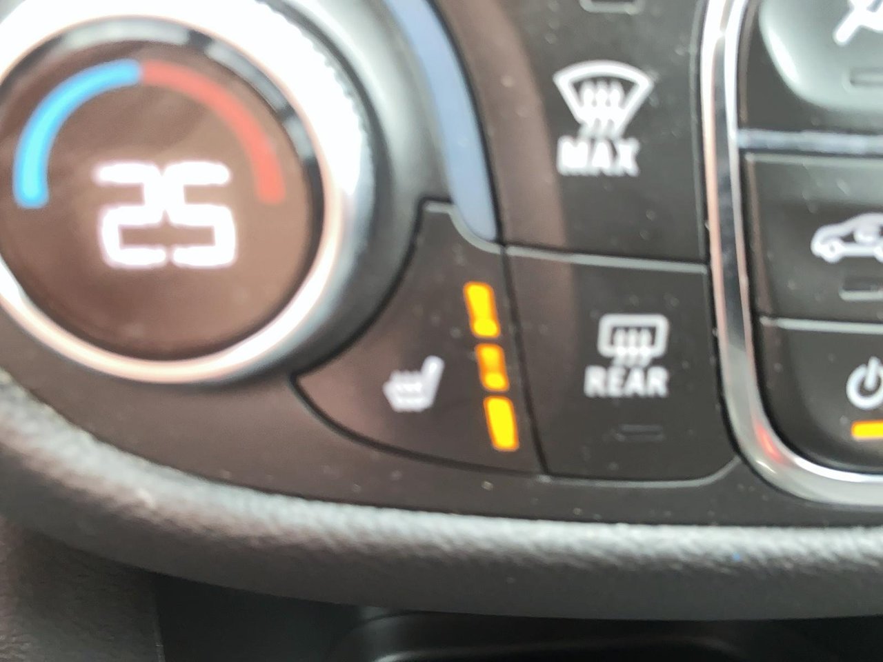 2023 Chevrolet Equinox VIN 3GNAXWEG8PL104961 White Chicoutimi - photo #18