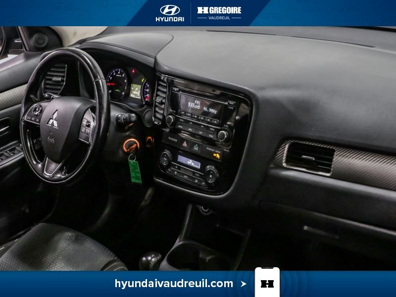 Mitsubishi Outlander YW141 | 2WD 4dr ES 2016 Brun Laval - photo #26