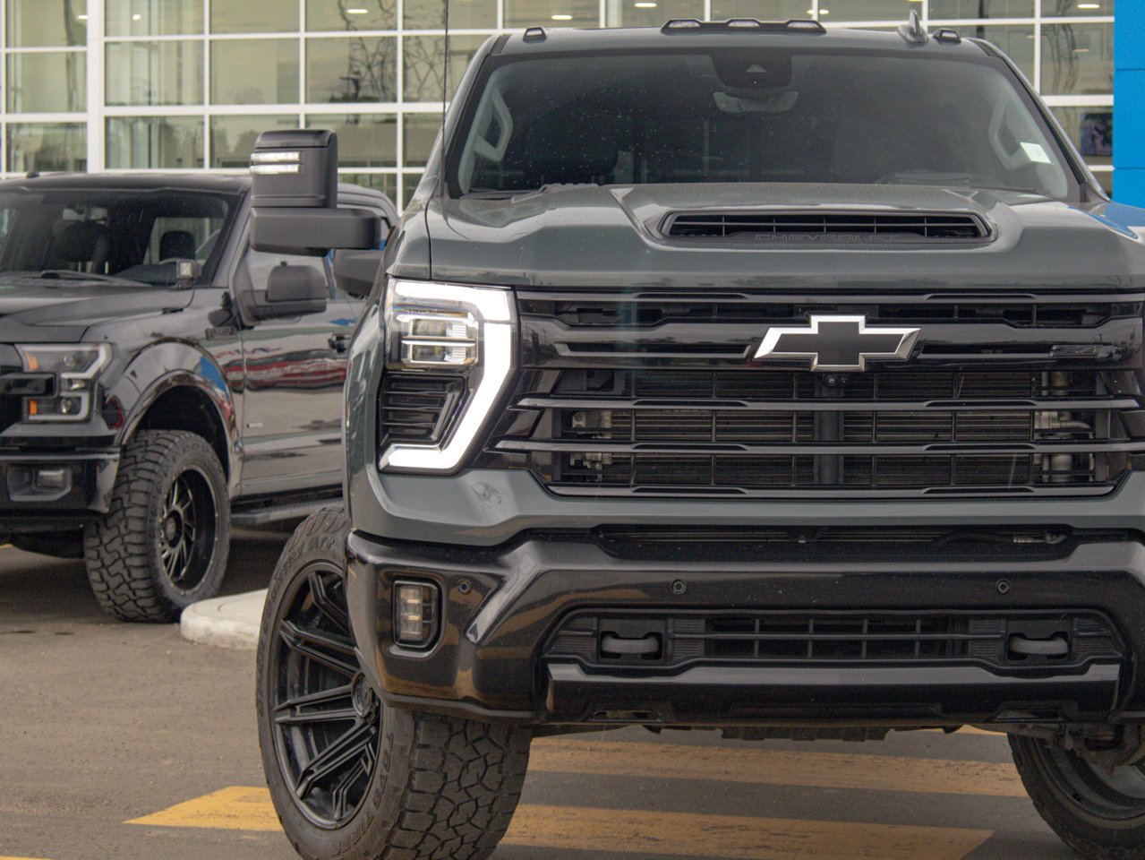 2025 Chevrolet Silverado 3500HD 4WD Crew Cab 159 LTZ Grey Sherwood Park - photo #4