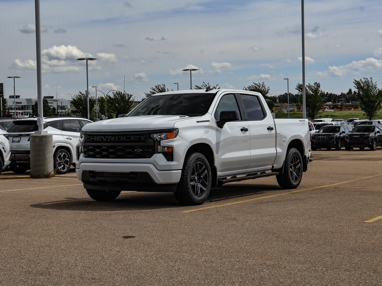 2025 Chevrolet Silverado 1500 4WD Crew Cab 147 Custom White Sherwood Park - photo #3