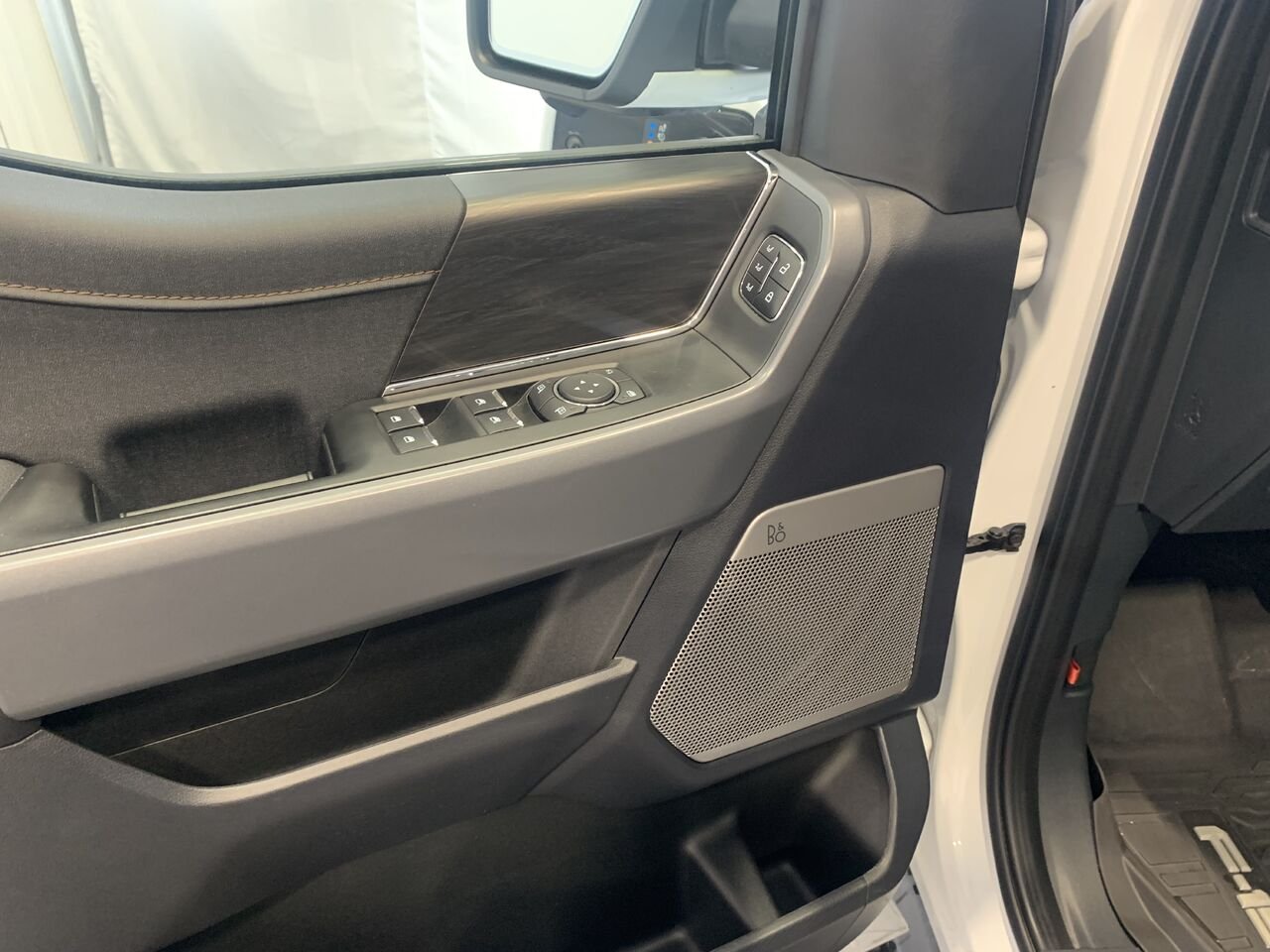Ford F-150 Lightning LIGHTNING LARIAT CREW CAB 2025 Blanc Châteauguay - photo #21