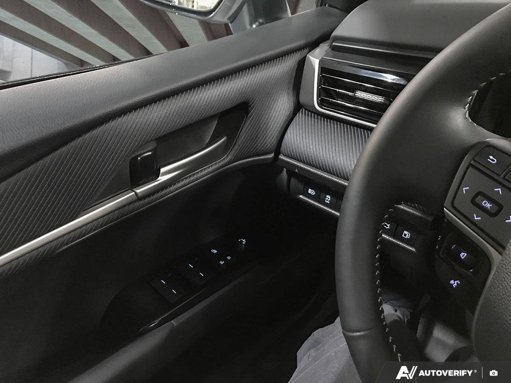 2025 Toyota Camry 2501988A | SE Upgrade White Edmonton - photo #16