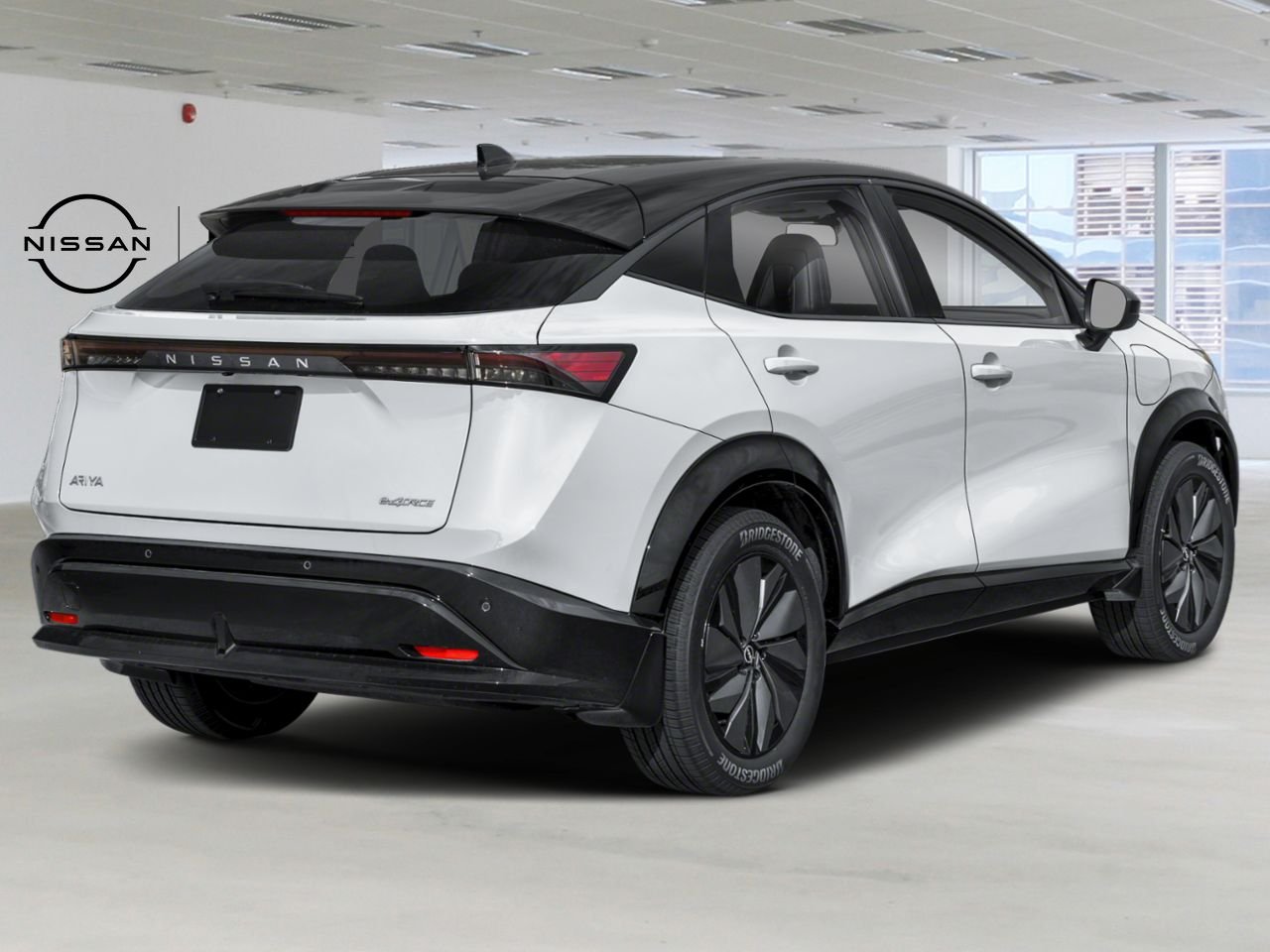 Nissan ARIYA 2026 Blanc Everest nacré triple couche/Diamant noir nacré Blainville - photo #2