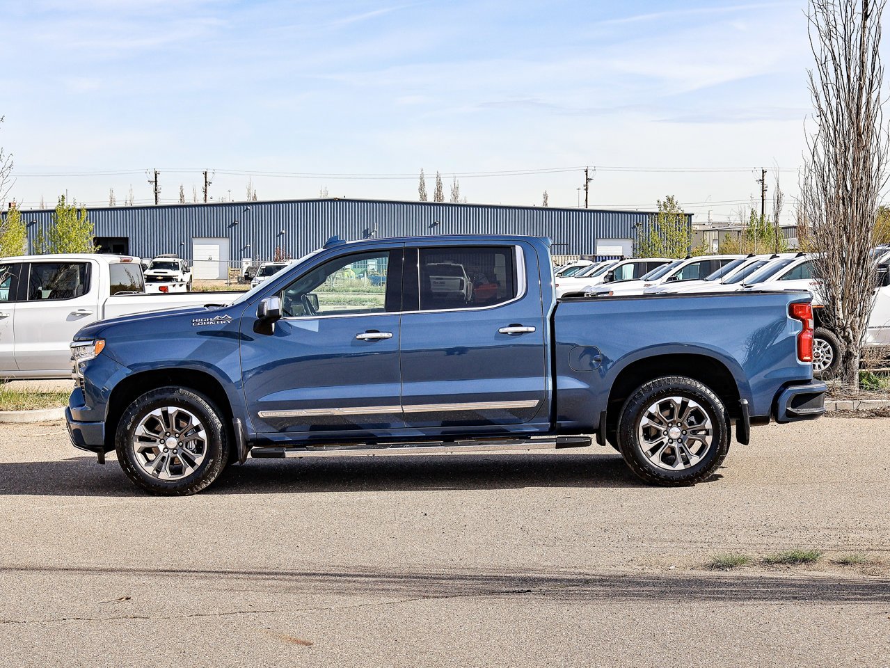 2024 Chevrolet Silverado 1500 4WD Crew Cab 147 High Country Blue Sherwood Park - photo #9