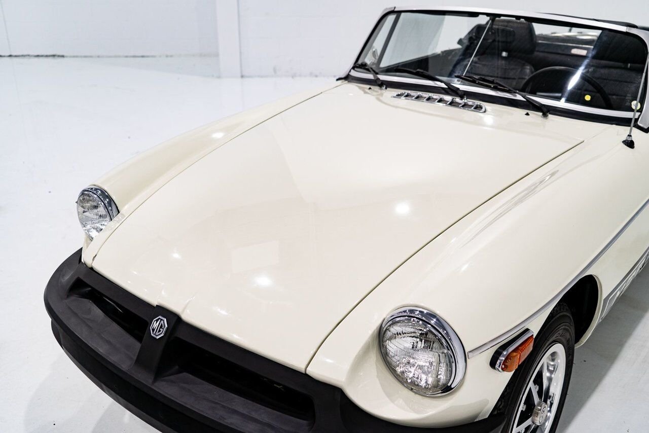 1979 MG B Beautifully presented from former complete restoration White Montreal - photo #48