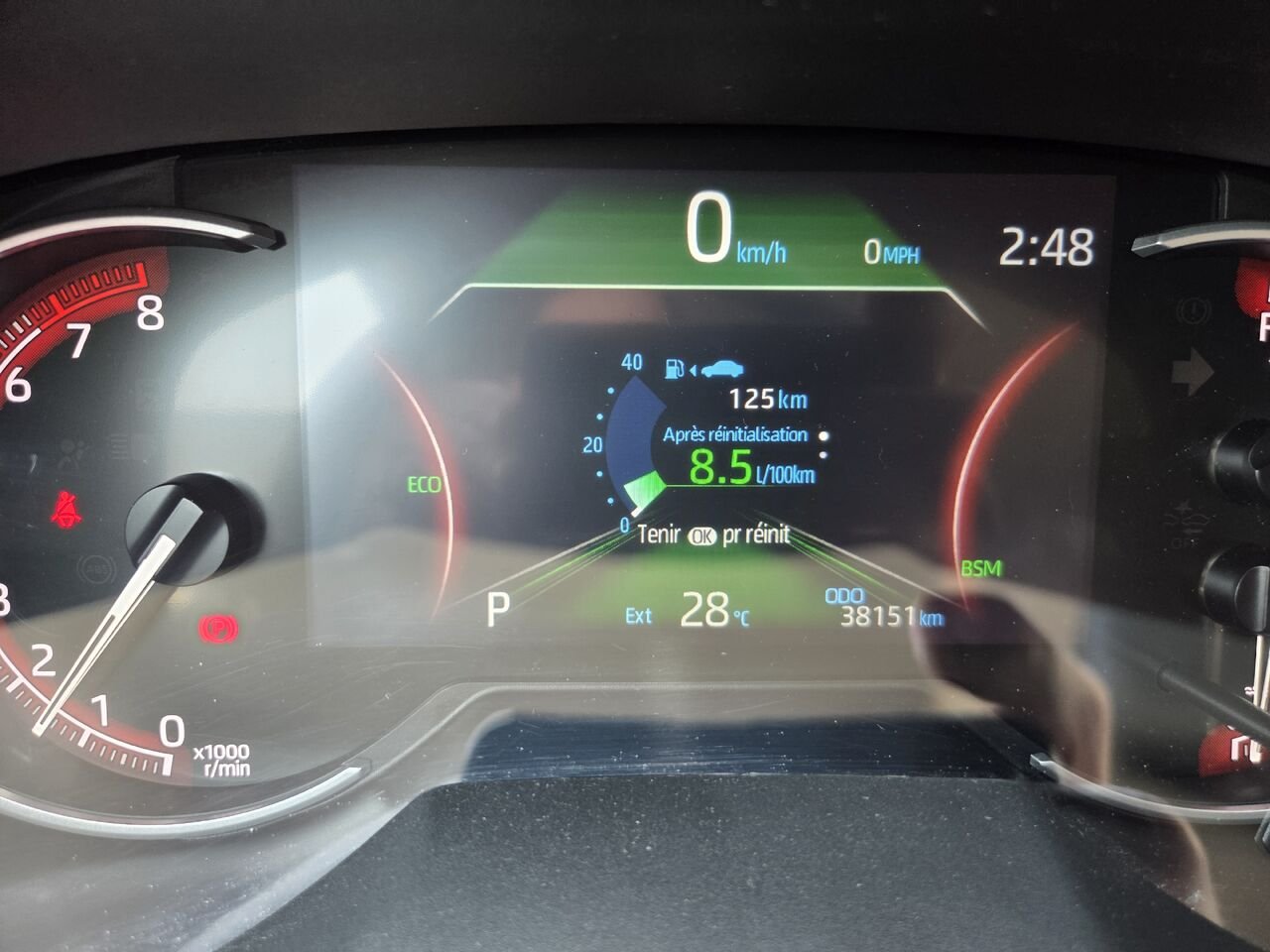 2023 Toyota RAV4 White Mont-Laurier - photo #17