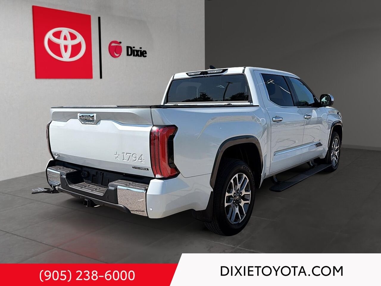 2026 Toyota TUNDRA HYBRID PLATNIUM 1794 EDITION 4WD / CLEAN CARFAX / HEATED AND VENTIALTED SEATS / ALLOY WHEELS / CARPLAY AND ANDROID AUTO White Mississauga - photo #3