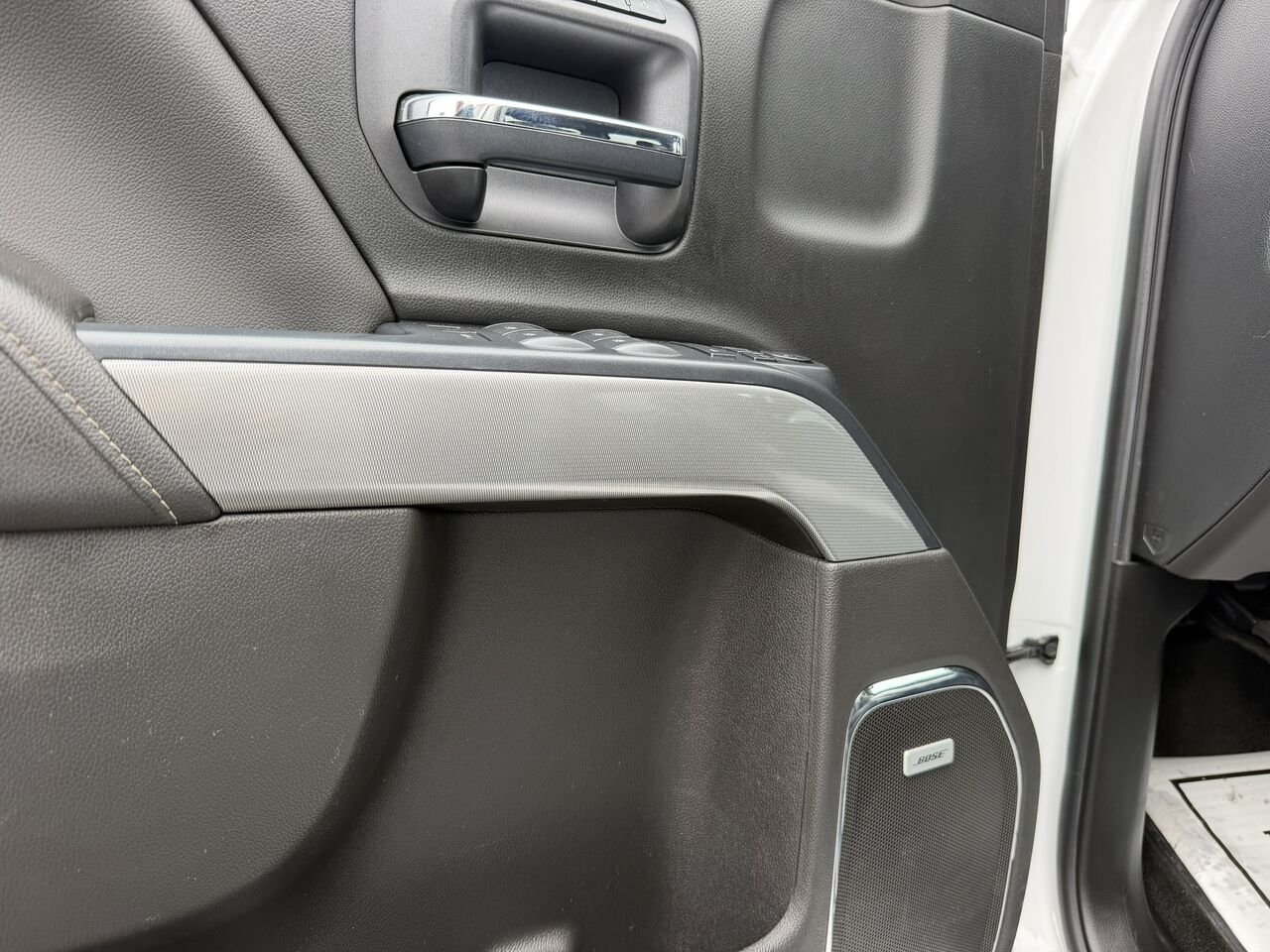 Chevrolet Silverado 1500 2LTZ 5.3L ENCEMBLE Z71 QUAD CAB 2017 Blanc Laval - photo #24