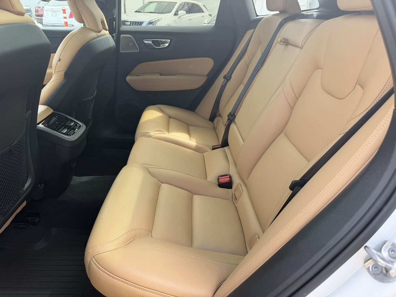 Volvo XC60 B6 Ultimate AWD 2023 Blanc Laval - photo #17