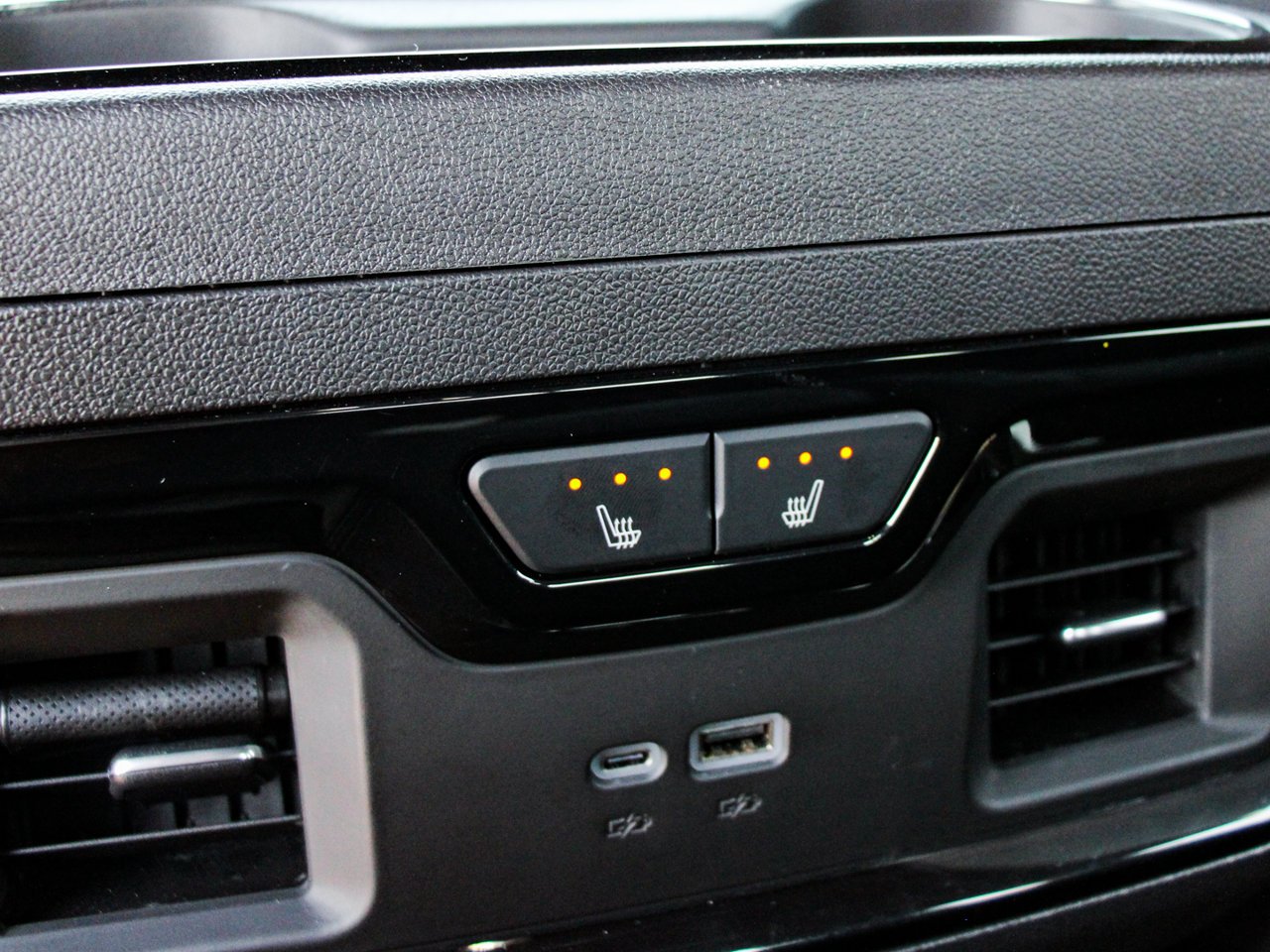 2026 GMC Sierra 1500 4WD Crew Cab 147 AT4 Black Sherwood Park - photo #32