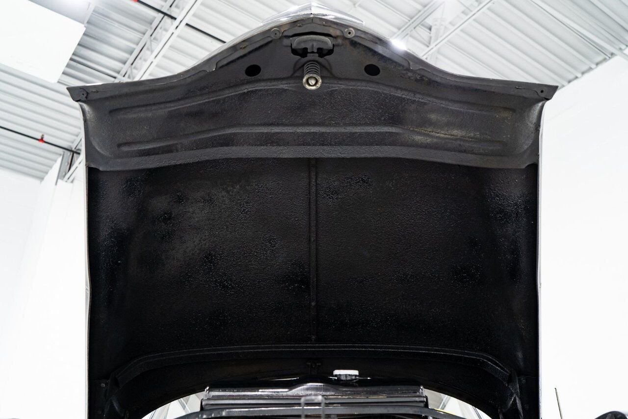 Cadillac Fleetwood Unrestored factory black paint **PRICE IN USD** 1951 Noir Montréal - photo #51