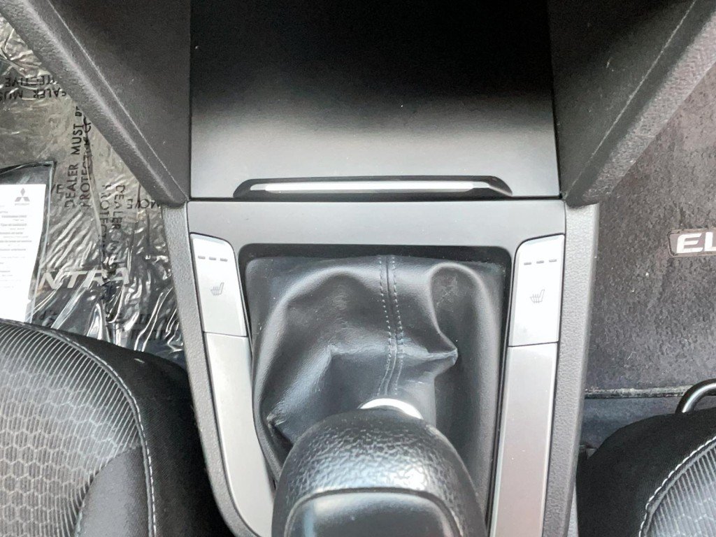 2017 Hyundai ELANTRA White Amos - photo #17
