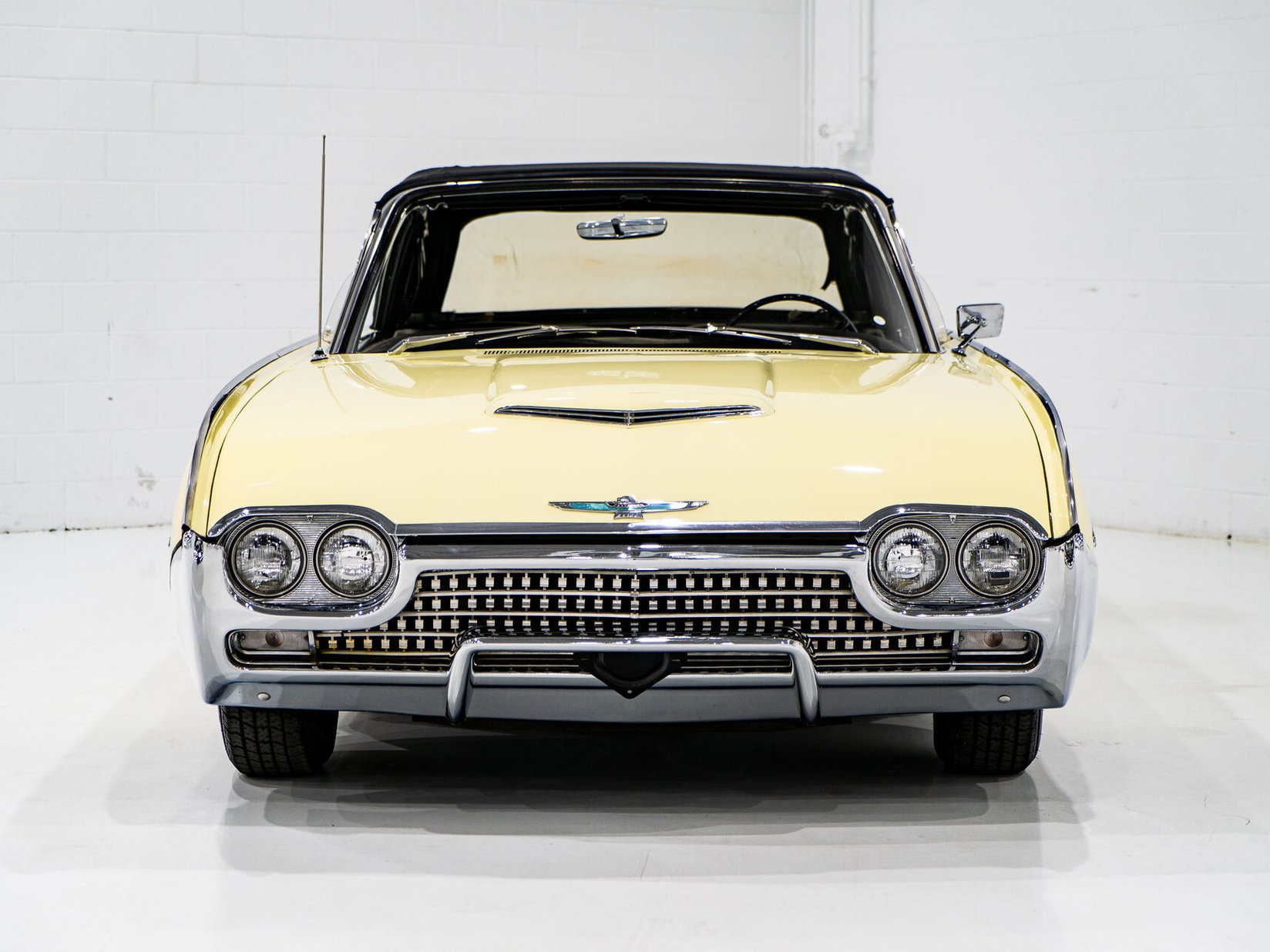 Ford Thunderbird Beautifully Presented From Older Restoration with original bill of sale 1962 Jaune Montréal - photo #46