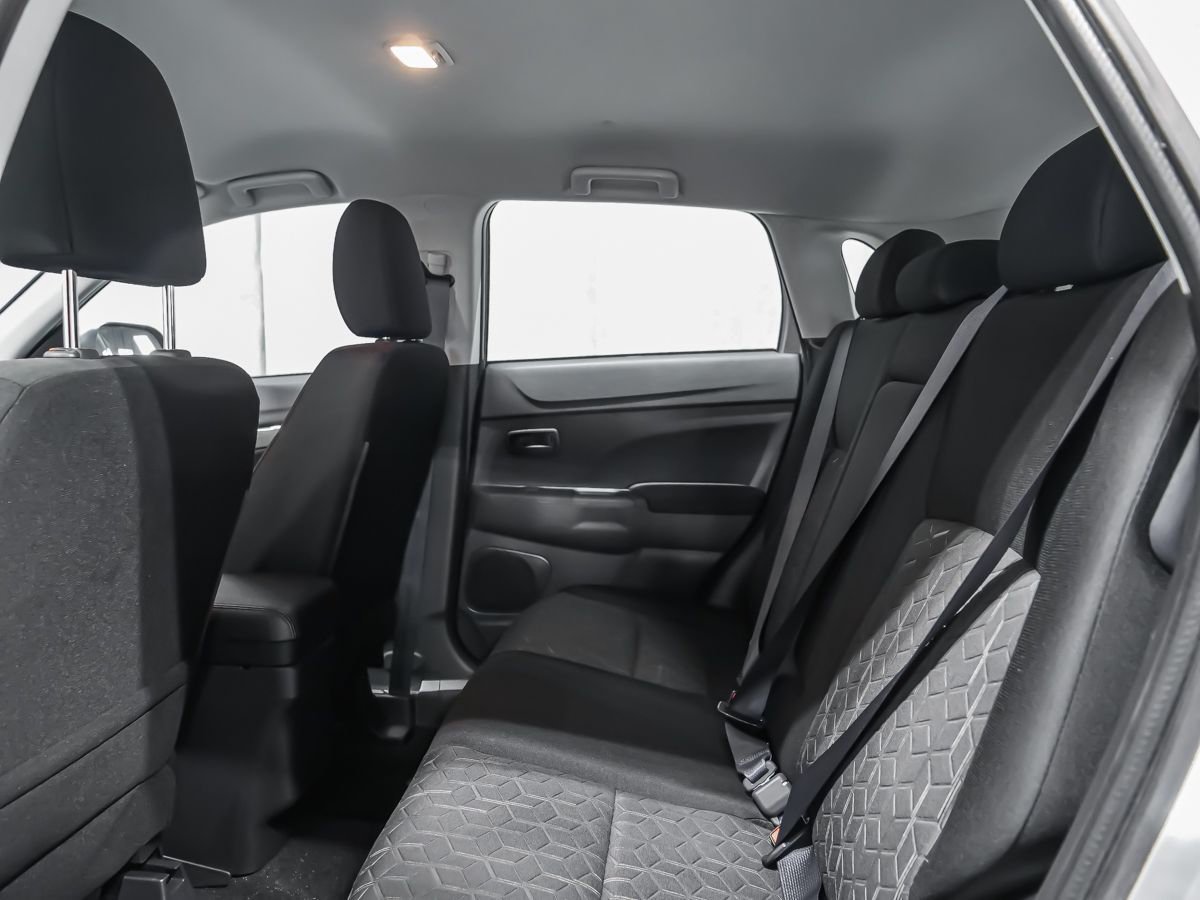 Mitsubishi RVR ES 2026 Blanc diamant Montréal - photo #12