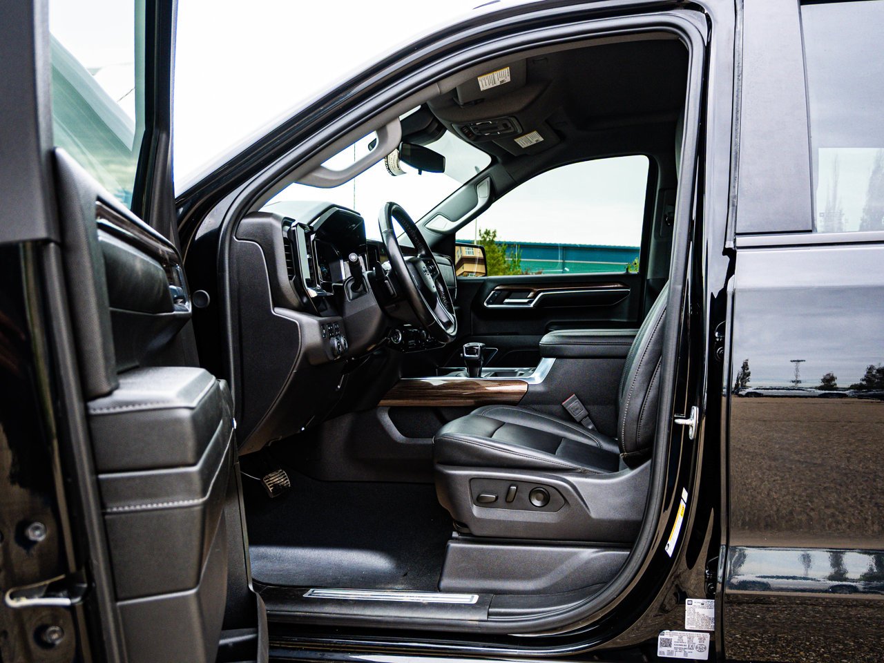 2024 Chevrolet Silverado 1500 4WD Crew Cab 147 LT Trail Boss Black Sherwood Park - photo #15