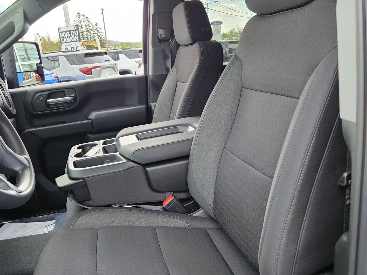 Chevrolet Silverado 2500HD Custom cabine multiplace 4RM 159 po 2026 NOIR Thetford Mines - photo #12