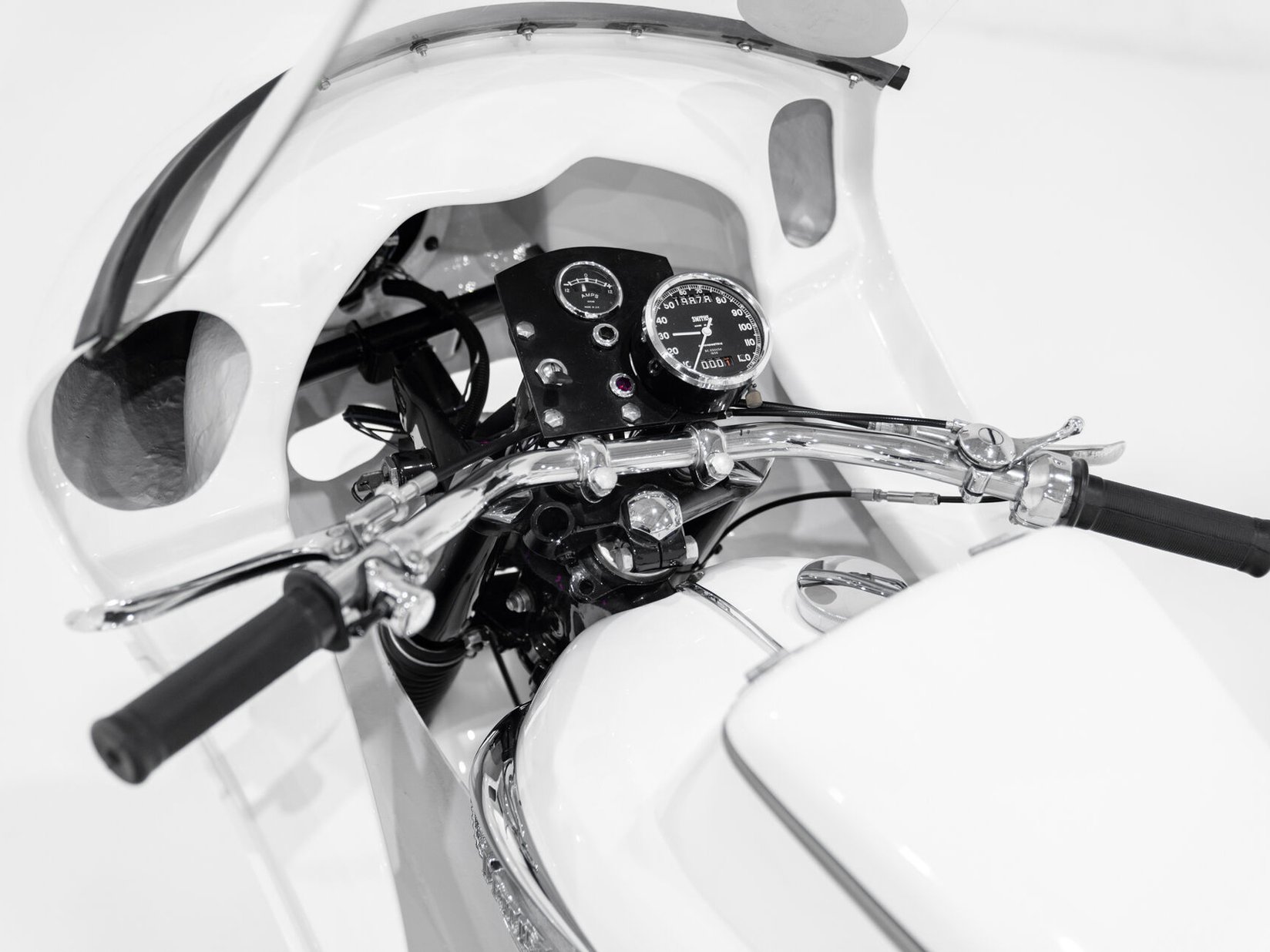 Triumph Trophy TR6P Saint 1968 Blanc Montréal - photo #20