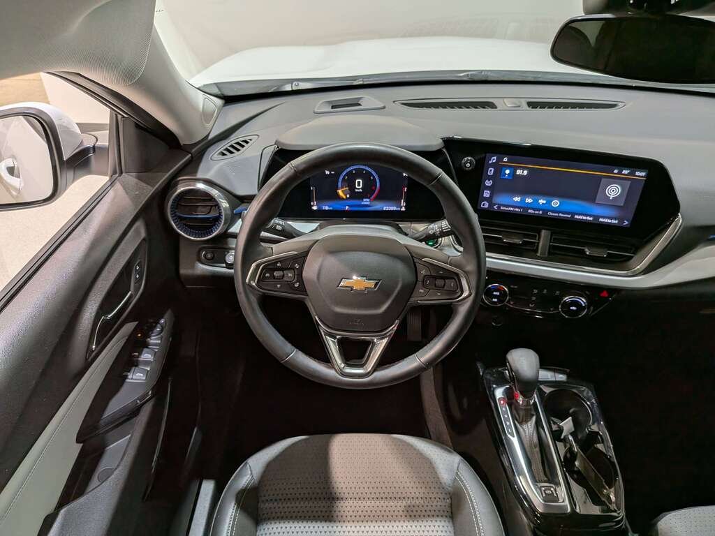 2025 Chevrolet Trax FWD 4dr LT White Val-David - photo #10