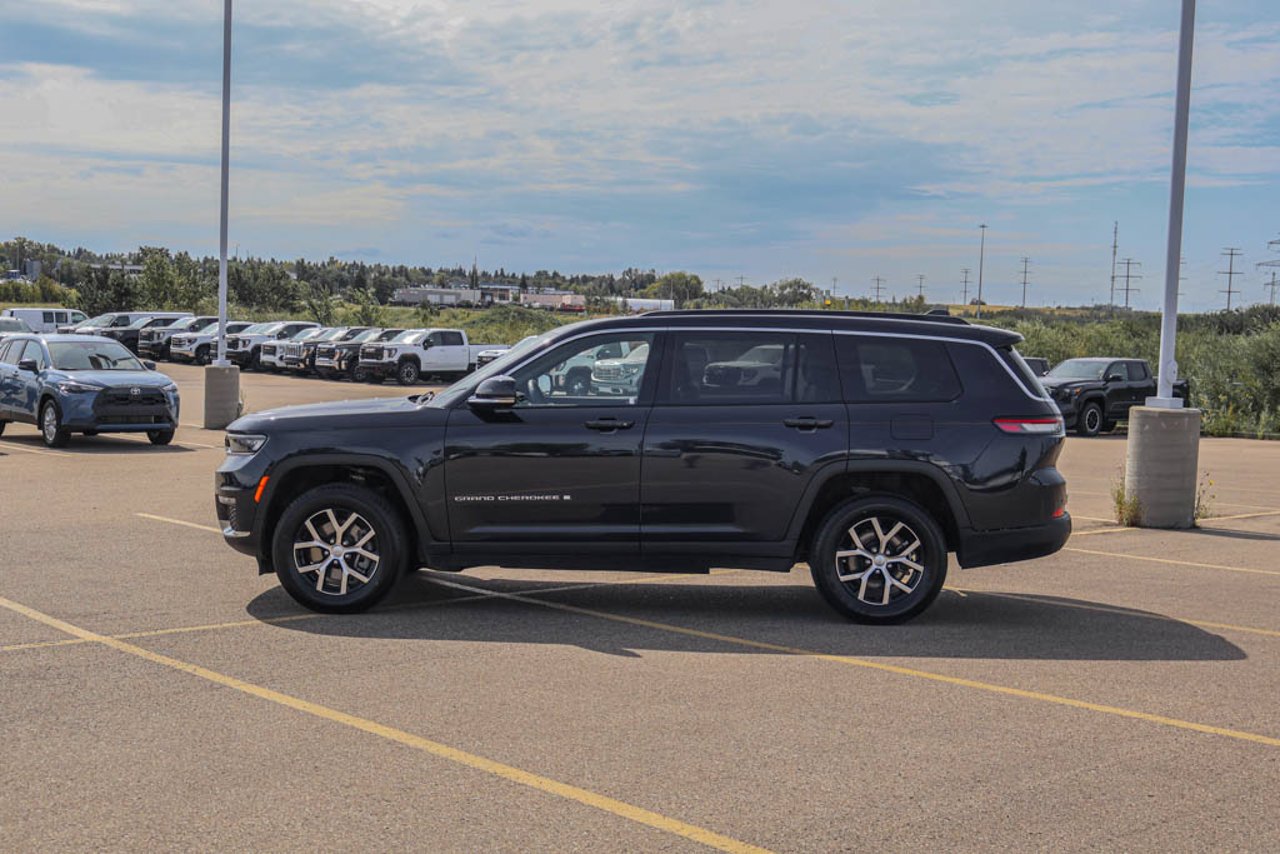 2024 Jeep Grand Cherokee L Limited 4x4 Blue Sherwood Park - photo #4