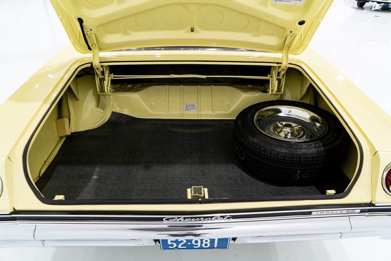 1965 Chevrolet Impala SS *PRIX EN USD* 396/325HP 4spd frame off restoration Yellow Montreal - photo #42