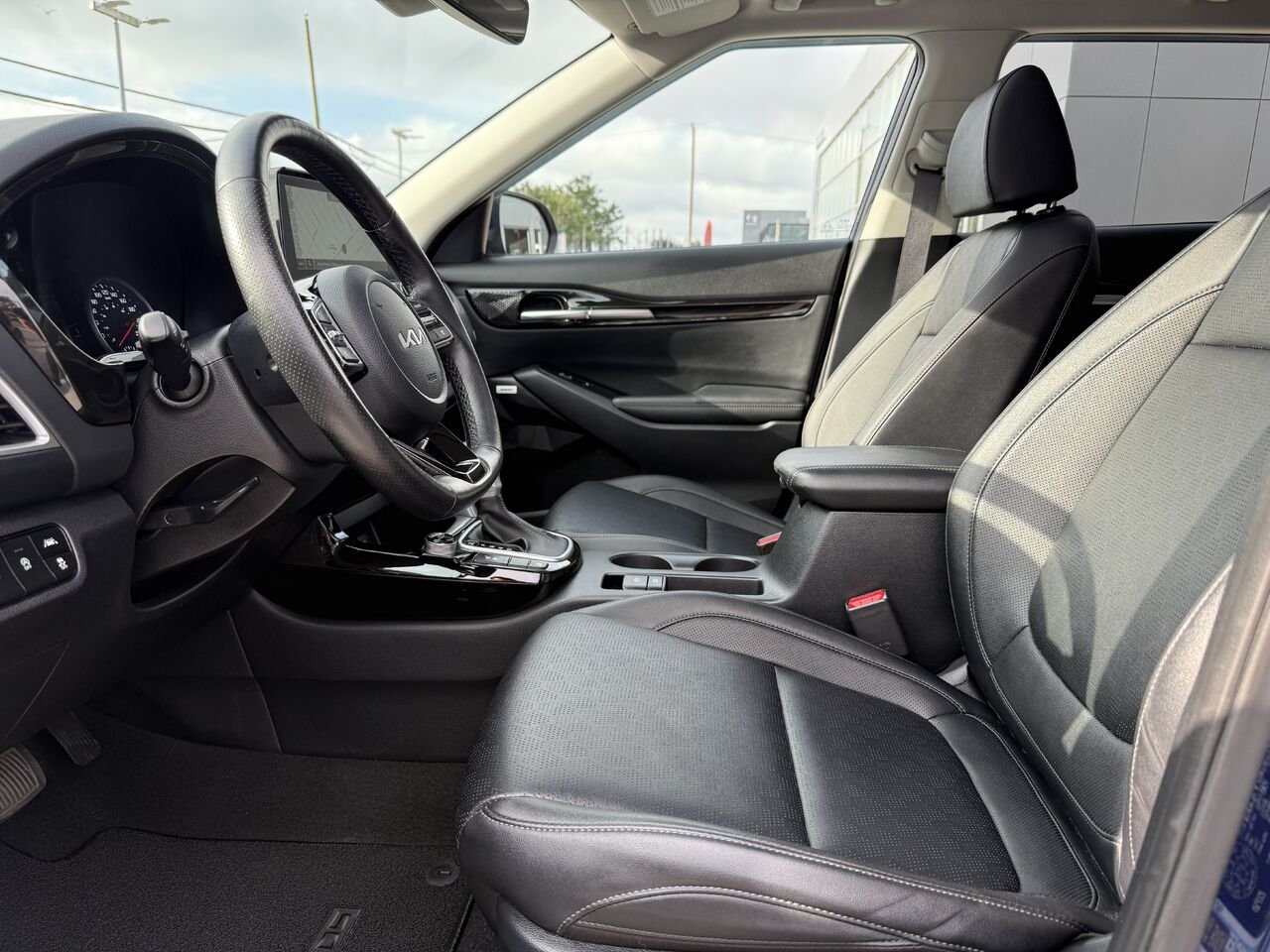 2023 Kia Seltos SX Turbo TI avec intérieur noir Blue Châteauguay - photo #12
