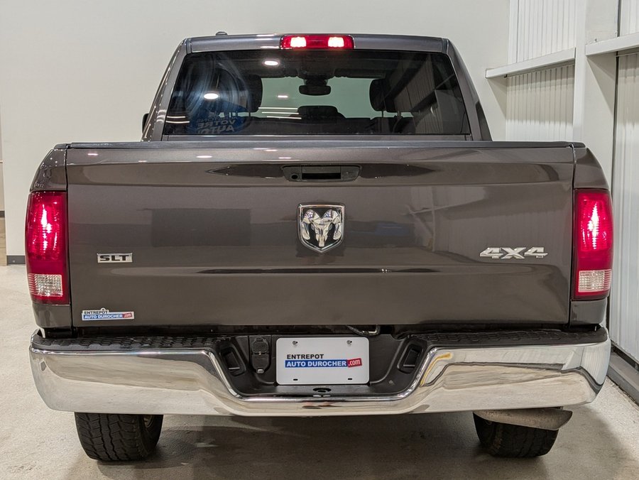 Ram 1500 Classic SLT 4x4 Crew Cab 5'7" Box 2023 Gris