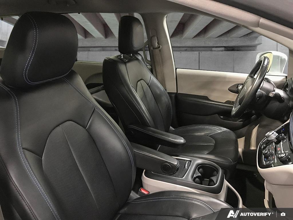 2021 Chrysler Pacifica Hybrid 2601324A | Touring L Plus White Edmonton - photo #21