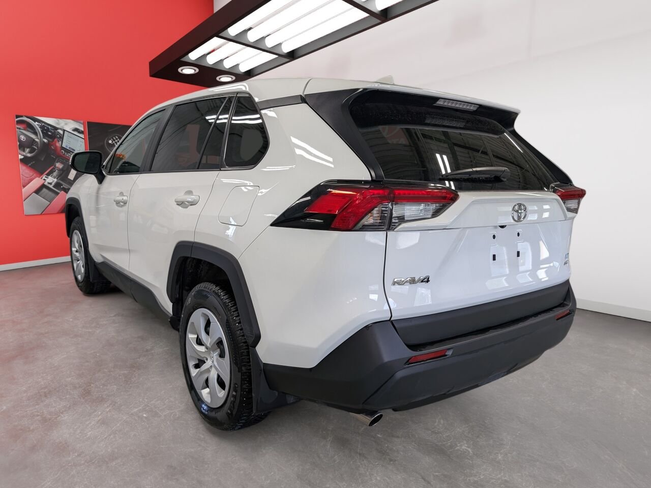 2025 Toyota RAV4 2T3B1RFV9SC519660 White Sherbrooke - photo #5