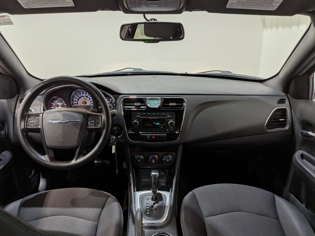 Chrysler 200 4dr Sdn LX 2013 Argent Val-David - photo #11