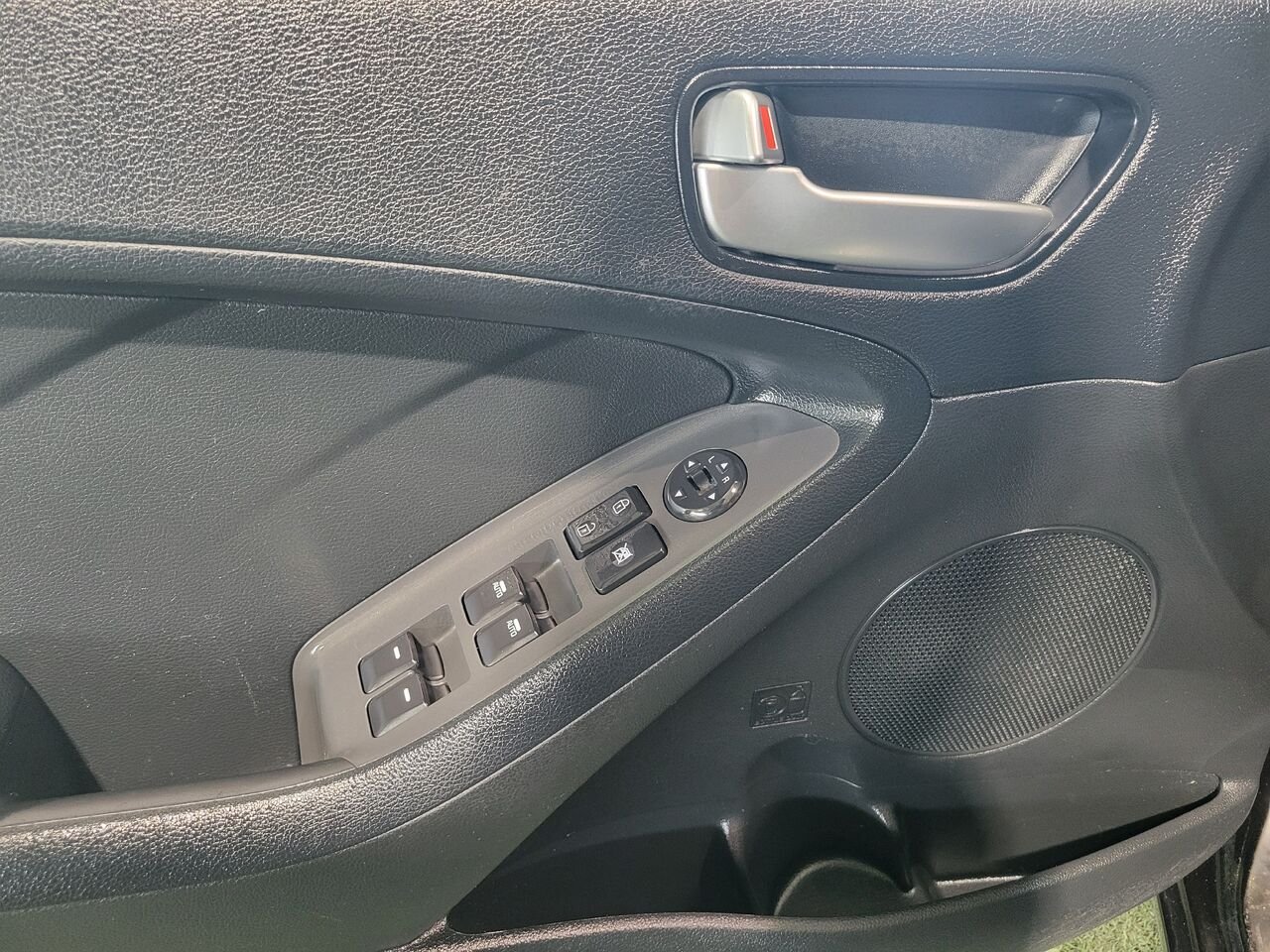 2017 Kia Forte Black  - photo #9