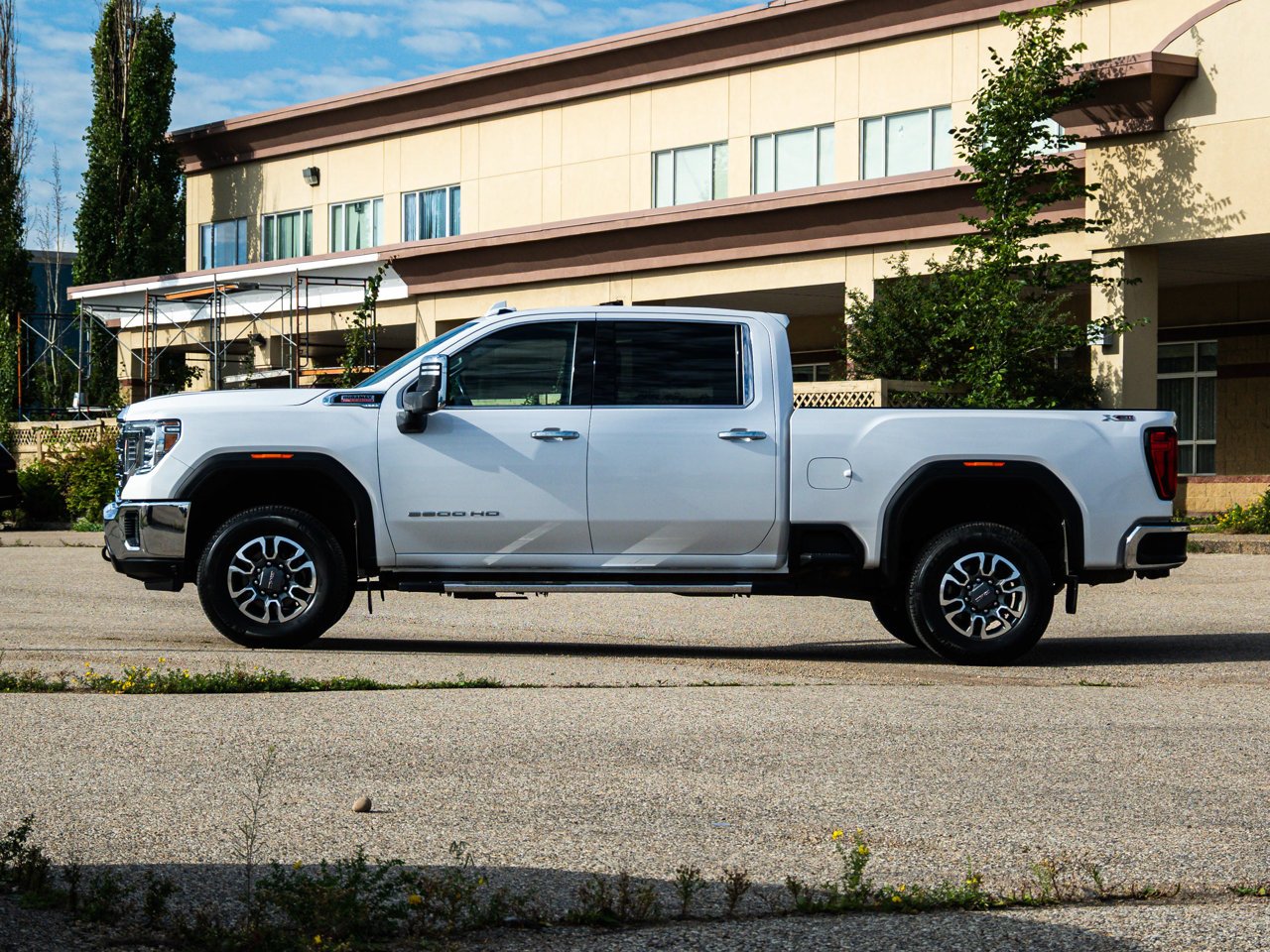 2023 GMC Sierra 3500HD 4WD Crew Cab 159 SLT White Sherwood Park - photo #9