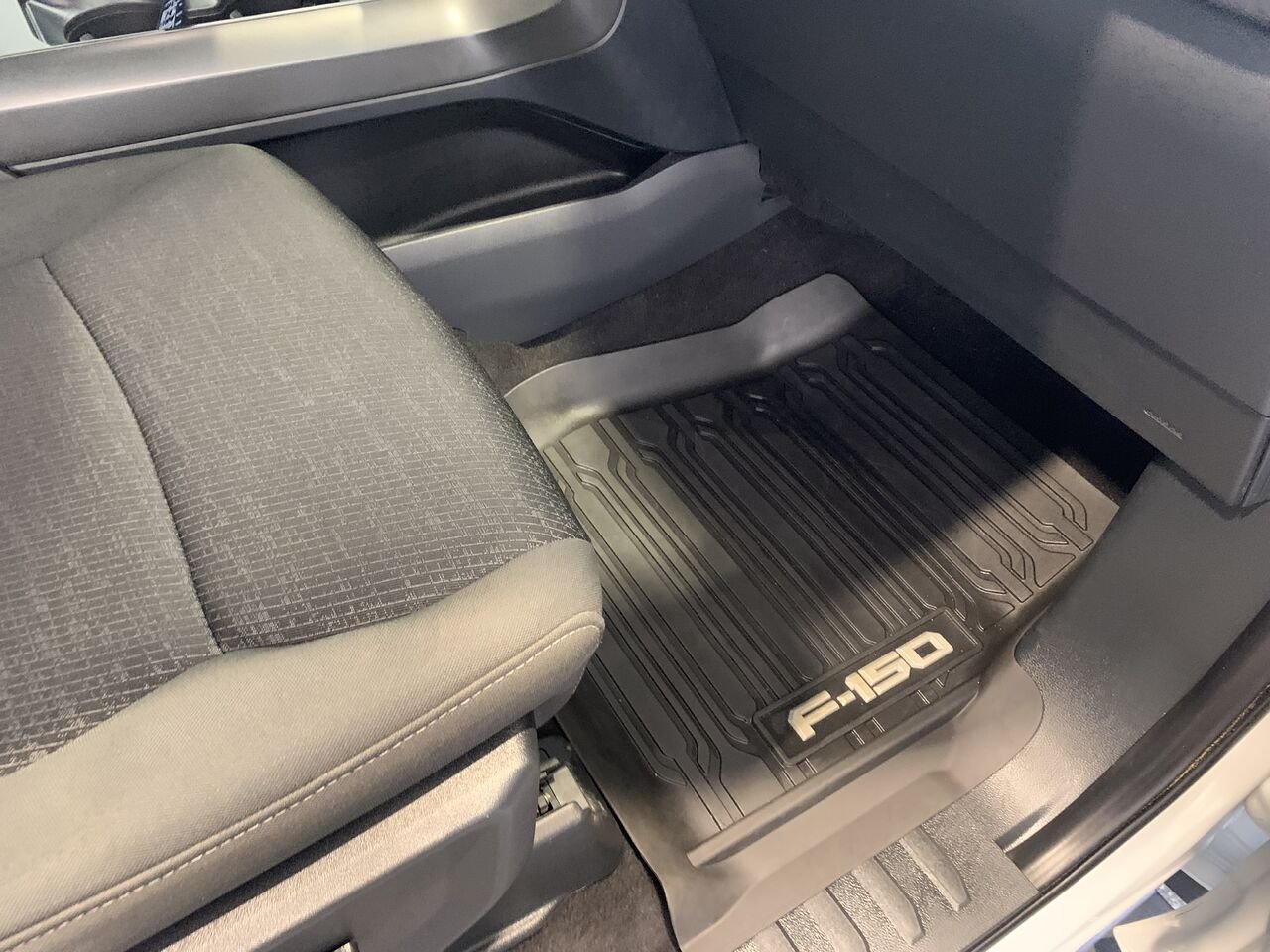 2024 Ford F-150 Grey Châteauguay - photo #17