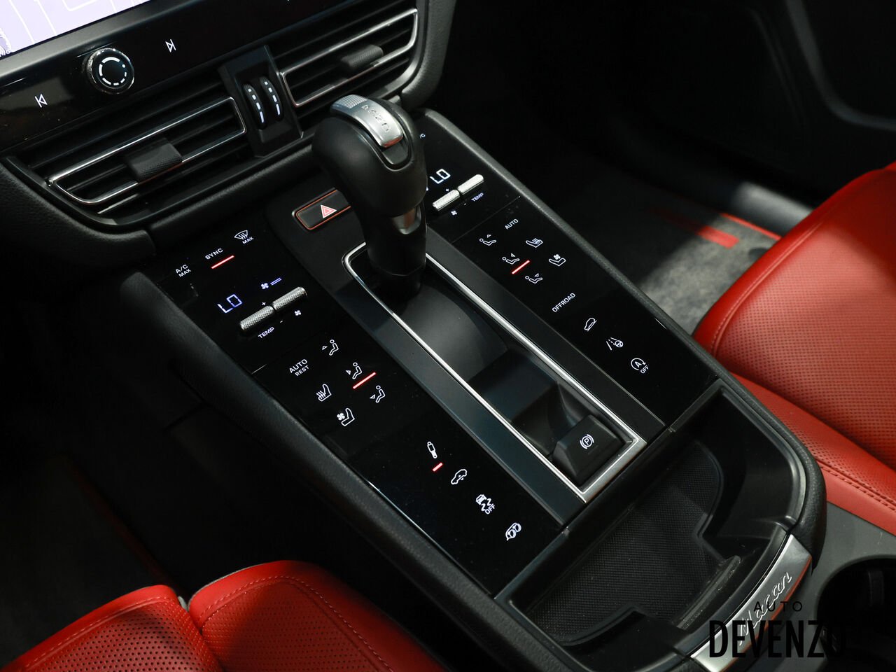 2023 Porsche Macan Black Saint-Eustache - photo #19